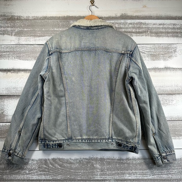Levi’s Ex Boyfriend Trucker Sherpa Denim Jacket - Picture 4 of 13